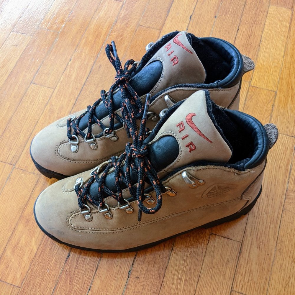 NIKE Vintage 90's Women's 7.0 ACG AIR Gimli Brown Leather Suede Hiking Boots